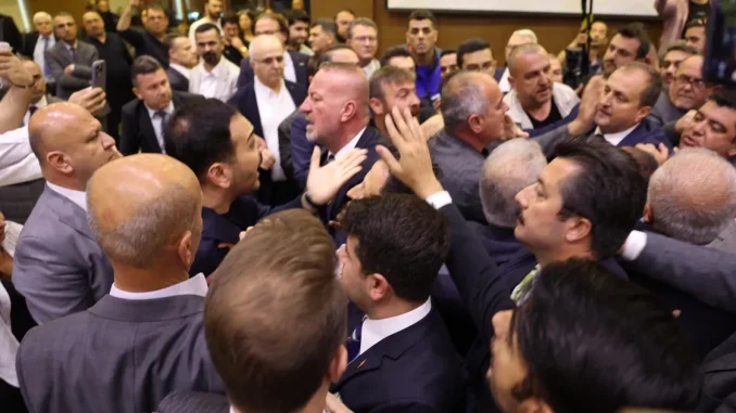 bursa-buyuksehir-meclisinde-gerginlik-lider-bozbeyden-akina-kinama-zknBHQMF.webp