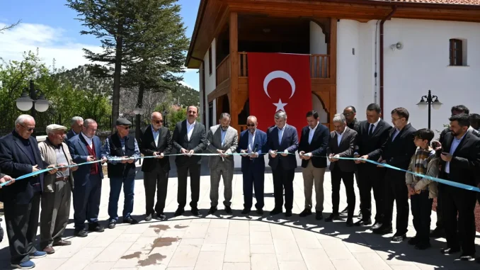 konyada-ecevitzade-kadi-mehmed-efendi-camii-acildi-9BdyEhGc.webp