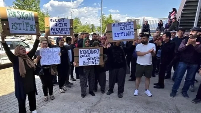 kumluca-pazaryerinde-esnaf-belediye-gerilimi-8WI9aCim.webp
